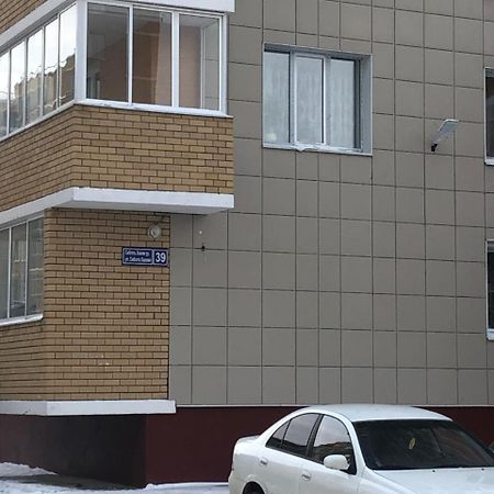Apartamenty Na Sibgata Hakima U Riviery Kazan Exterior foto