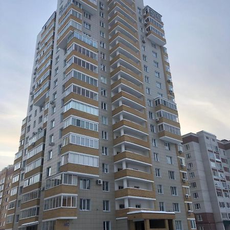 Apartamenty Na Sibgata Hakima U Riviery Kazan Exterior foto